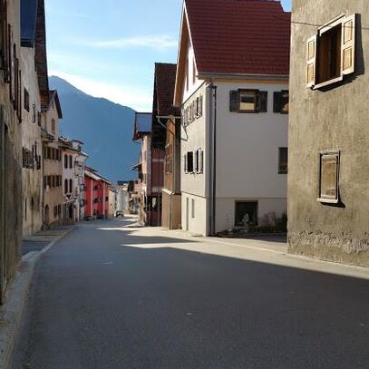 Lantsch durch das Dorf