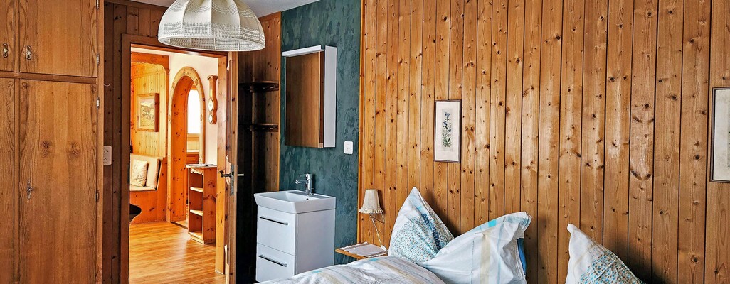 Schlafzimmer 1