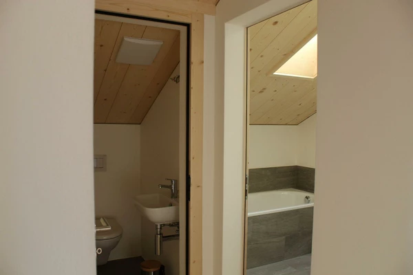 Badezimmer und WC Dachgeschoss