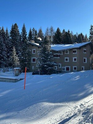 Skipiste neben dem Haus