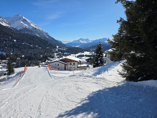 Skipiste direkt neben dem Haus