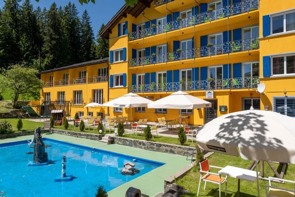 Garten vor Hotel