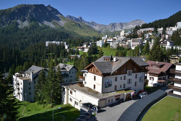 Hotel Astoria im Sommer 2