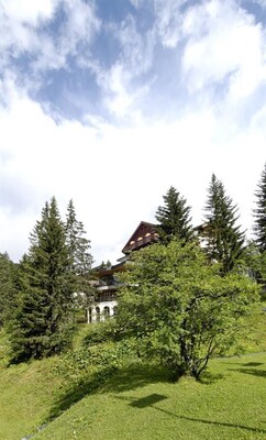 Hotel Astoria im Sommer 