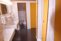 4er Zimmer mit Etagendusche 3.jpg