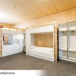 Photo of 6-bed room, shared shower/shared toilet