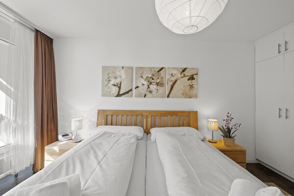 Schlafzimmer 1 mit Doppelbett