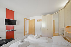 Schlafzimmer 1 mit Doppelbett Schlafzimmer 1 mit Doppelbett