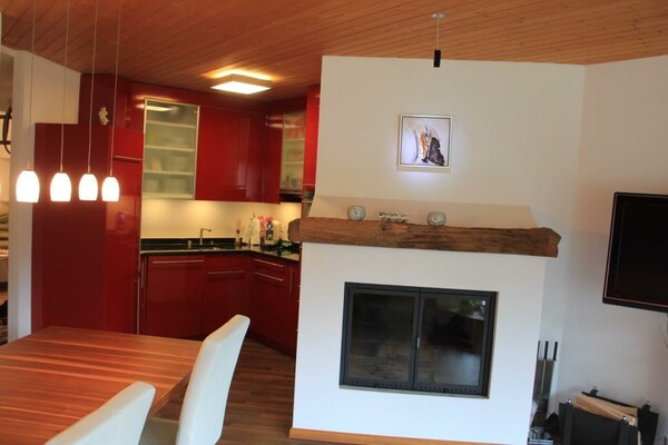 Wohnzimmer mit Kamin.jpg