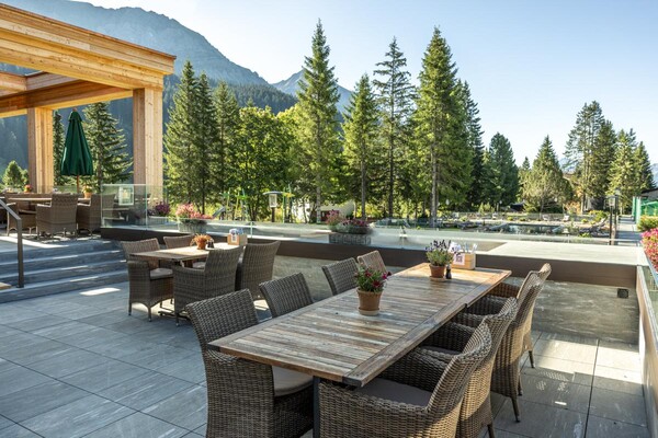 hotel-valbella-resort-arosa-lenzerheide-garten-poo