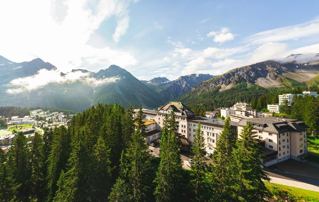 2019-07-Waldhotel-Arosa-Sommershooting-drohne-3