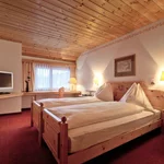 Photo of 4-bed room, shower, toilet
